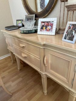 Dining buffet table