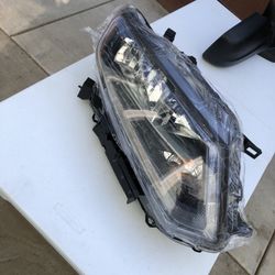 New 14-16 Nissan Rogue Passanger Side Headlight “Halogen “