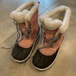 Girls’ Snow boots Size 3