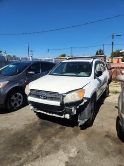 Toyota Rav4 part out 2011