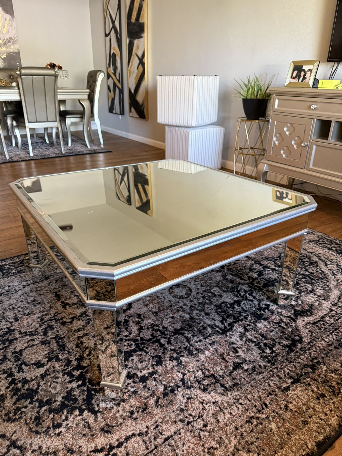 LIKE NEW!!! Mirrored Coffee Table