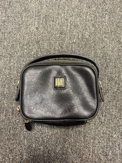 Black Crossbody Camera Bag – Gold Zip, Compact Everyday Style