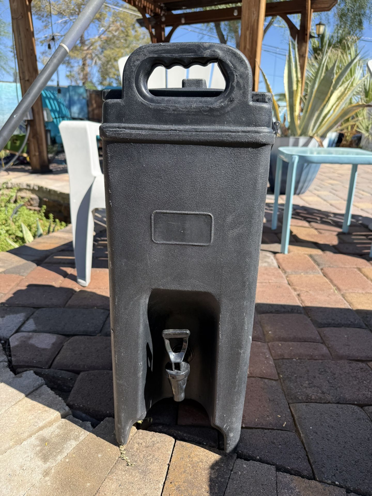 Insulated beverage dispenser