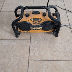 DeWalt DC011 AM/FM Radio