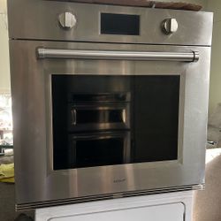 WOLF 30”WIDE BUILT IN SINGLE ELECTRIC WALL OVEN 