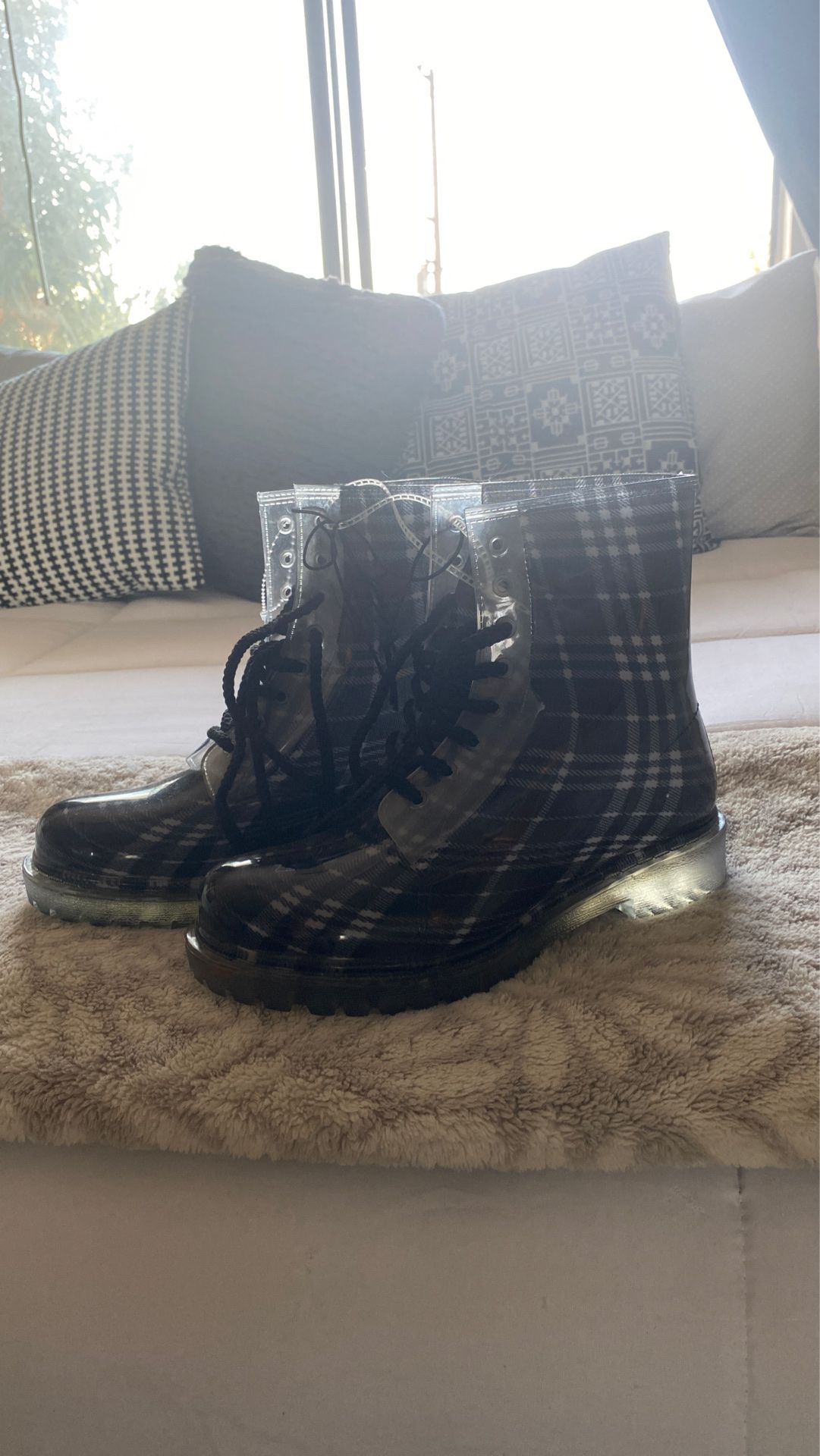 rain boots size 9 women