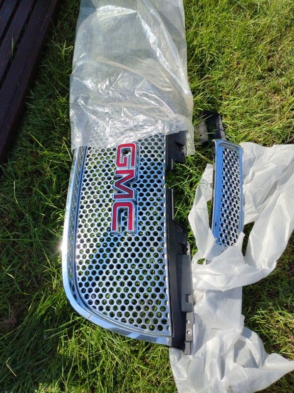 Grill For 07 GMC Yukon XL