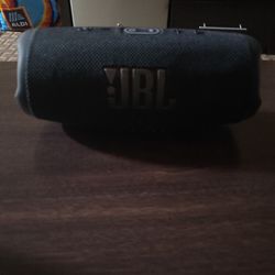 Selling TV And BLUETOOTH SPEAKER