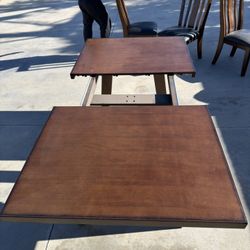 Butterfly Expandable Dining Table