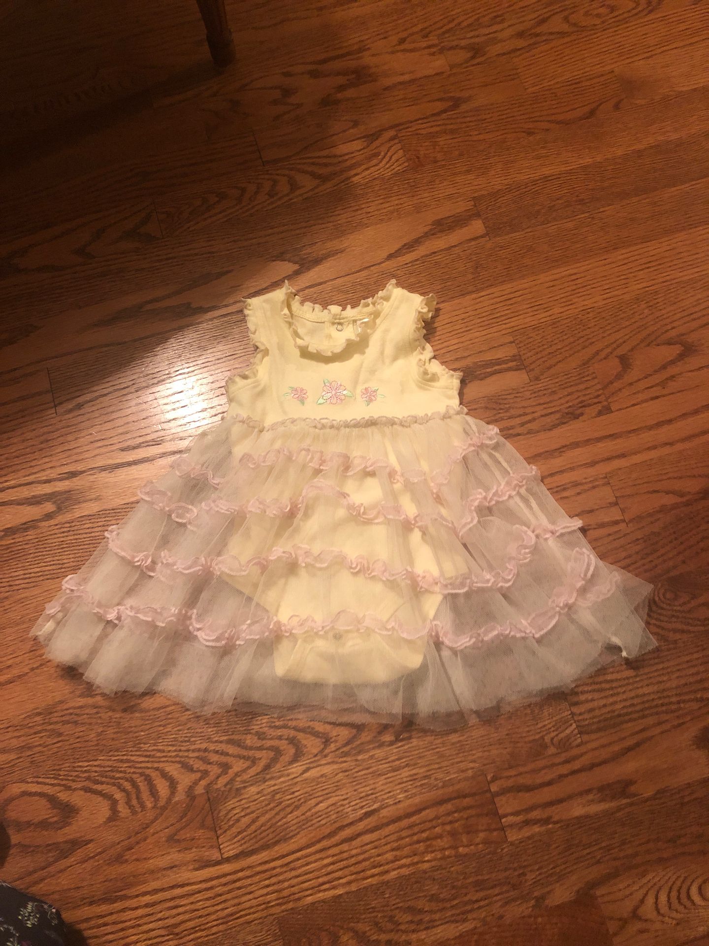 Baby girl size 12 months super cute !!!