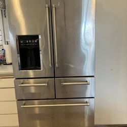 Refrigerator 