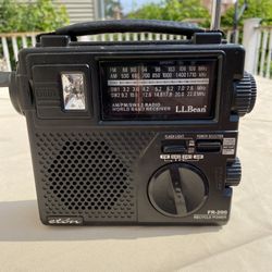 LL Bean Eton FR-200 Emergency AM/FM SW1,2 World Band Radio Crank Yellow