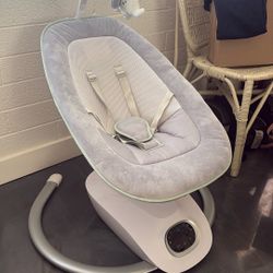 Mom Cozy Baby Swing 