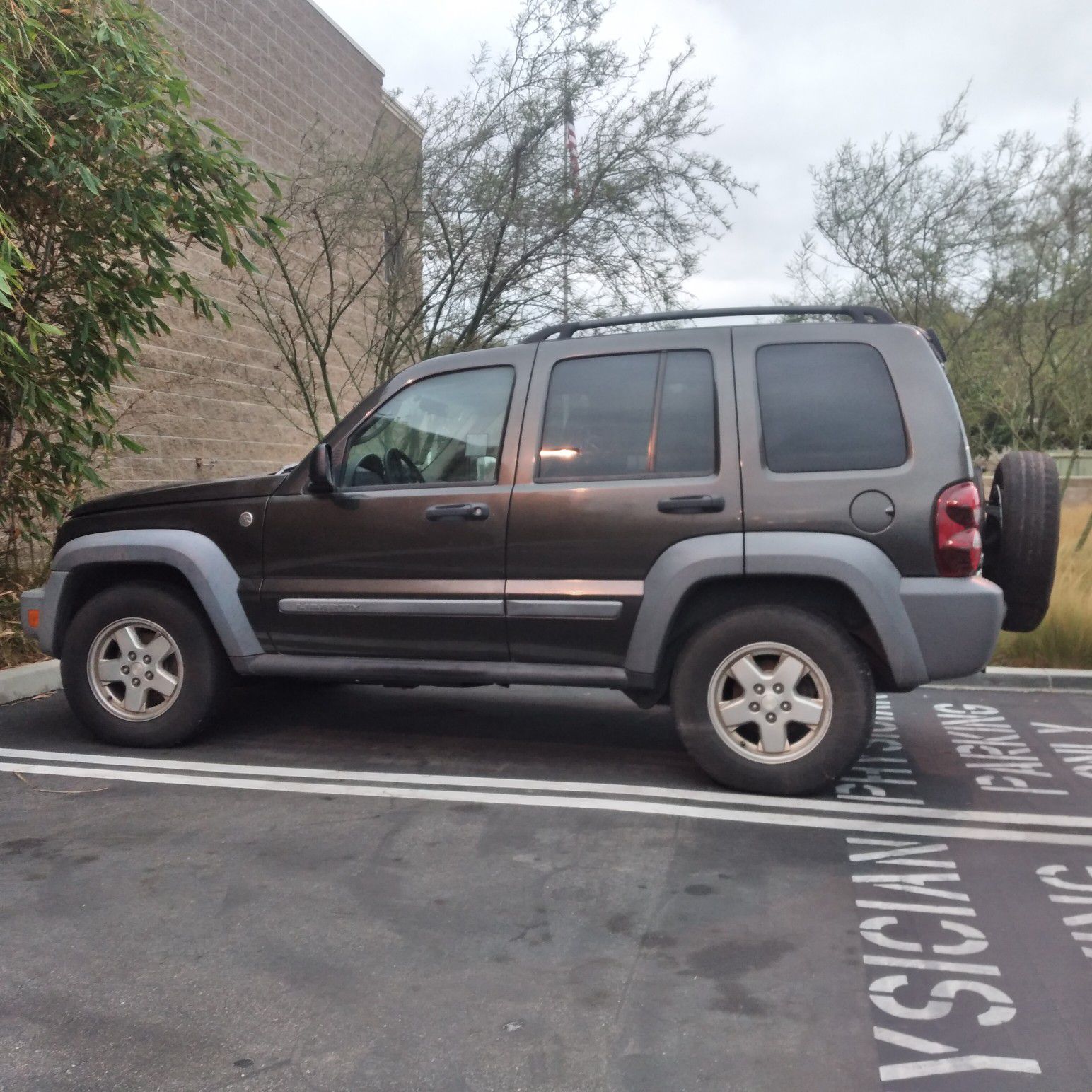 2005 JEEP LIBERTY 4X4 FIXER OR FOR PARTS