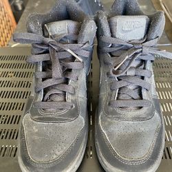 Nike Shoes Sneakers Sz 5Y Nike Shoes Sneakers MAKE AN OFFER!