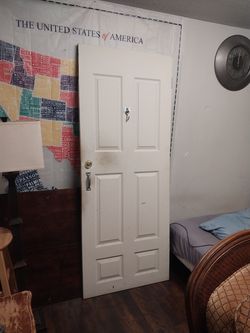 32  ×  80   Interior  Door  with   Lock &  Key
