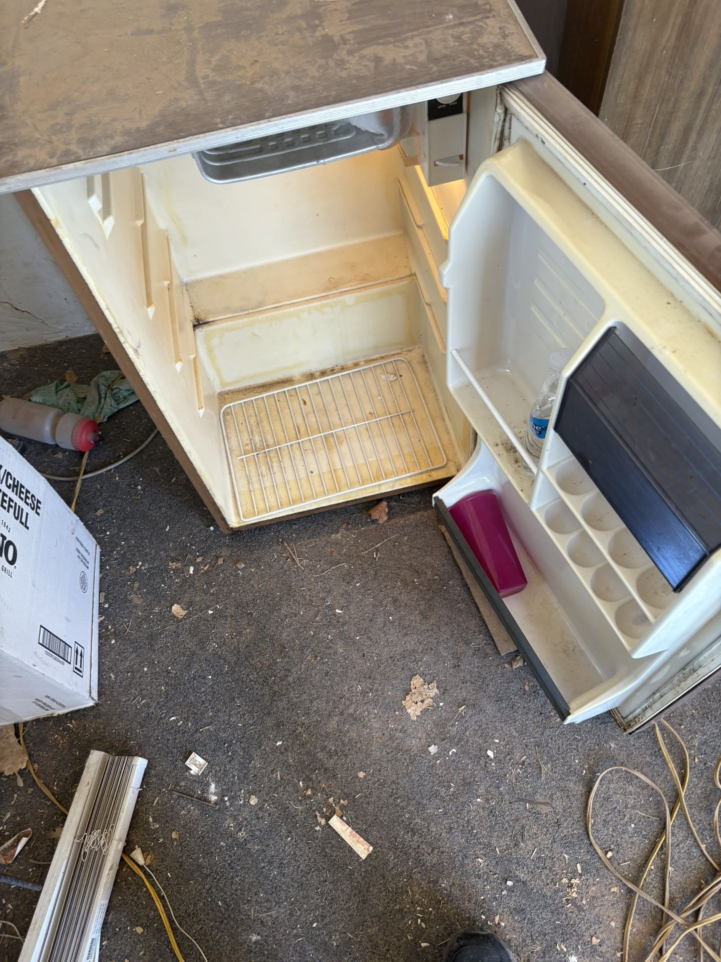 Mini refrigerator
