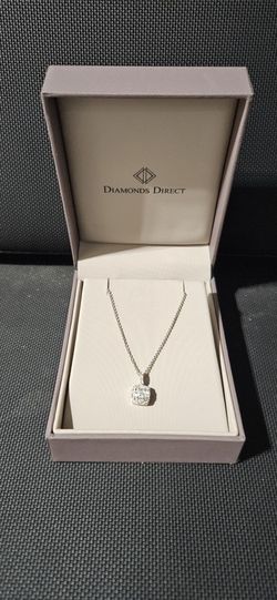 Beautiful Diamond Cluster Necklace 