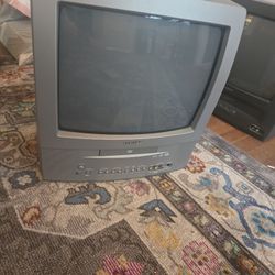 Toshiba MD13P1 13-inch CRT TV/DVD combo