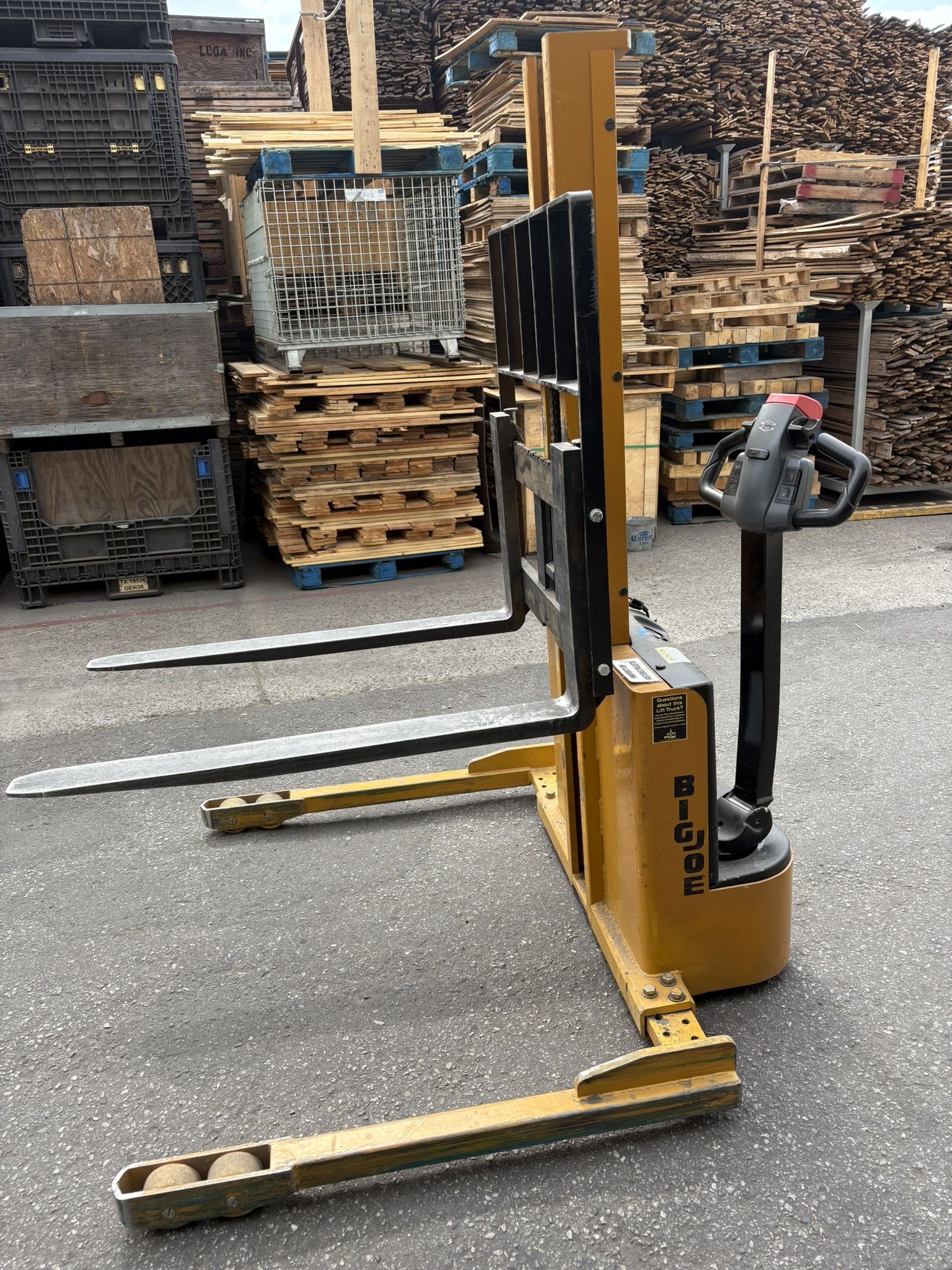 Electric Big Joe Pallet Jack Pallet Stacker . Electric Up And Down 60” Lift Height