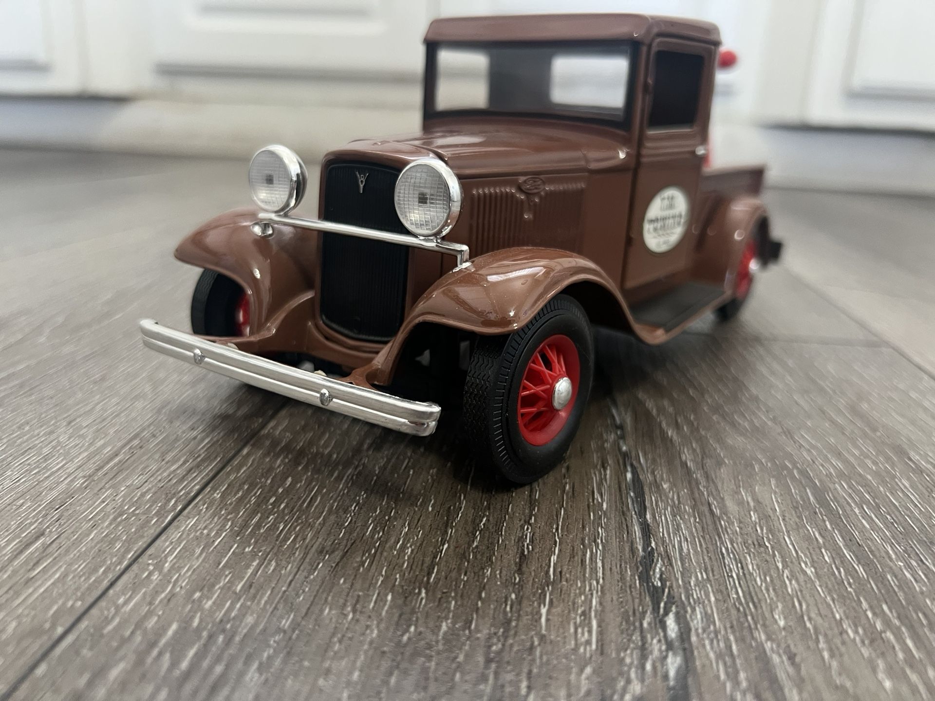 1934 Ford Pick Up Wrecker in 1/18 Scale Diecast by Road Legends