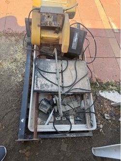 Tile cutting saw
