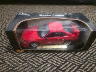 Maisto 2000 Ford Mustang SVT Cobra 1:18 Car