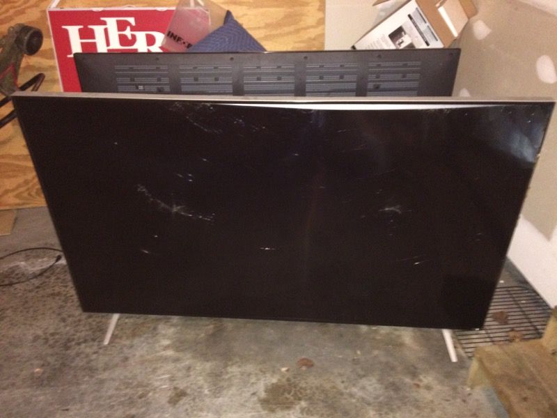 Vizio 70 inch 4k uhd smart m series broke broken crack cracked part parts salvage damage VIZIO M-Series 70” Class Ultra HD Full‑Array LED Smart TV.