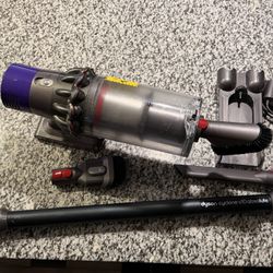 Dyson V10 Absolute 