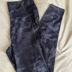 Mayday Woods Black/Gray Camo Leggings