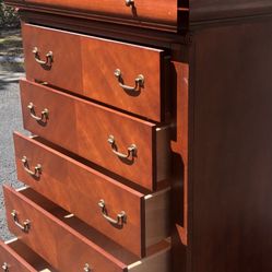Quality Solid Wood Tall Chest With Big Drawers. Drawers Sliding Smoothly Great Conditipn