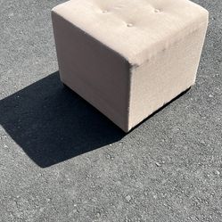 19”x19”x18”h Clean Good Condition Ottoman