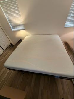MUST GO TODAY!! Tempur-Pedic mattress W/ Adjustable Base