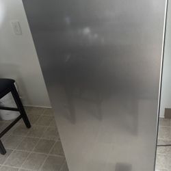 Vissani Refrigerator 