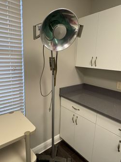 Burton Model 200 Surgical OR Examination light