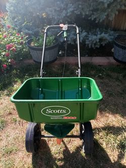 Scott's Speedy Green 3000 Seed Spreader 4' Long