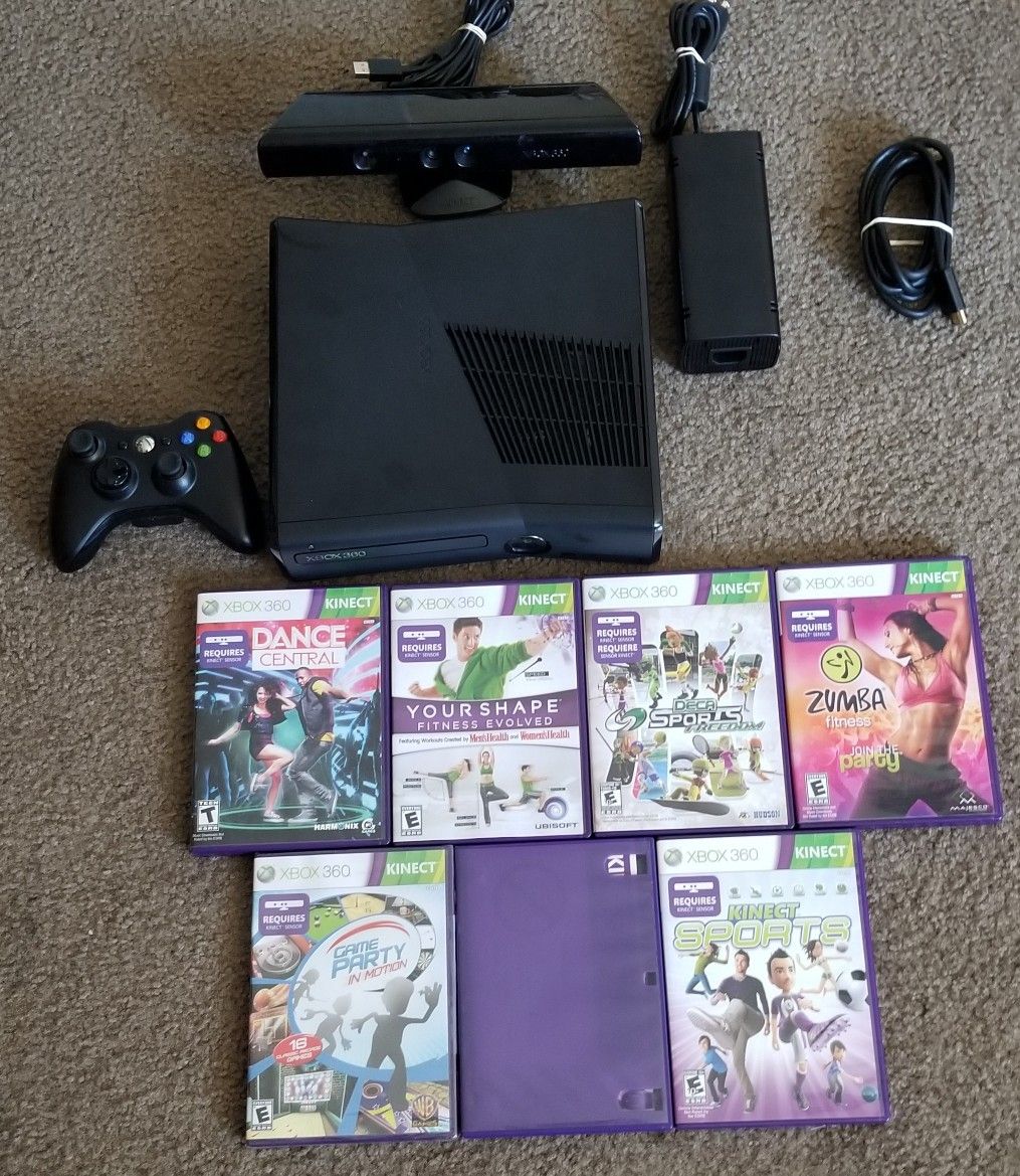 Xbox 360 slim 4gb W/ 7 Games