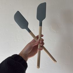 Misty blue spatulas