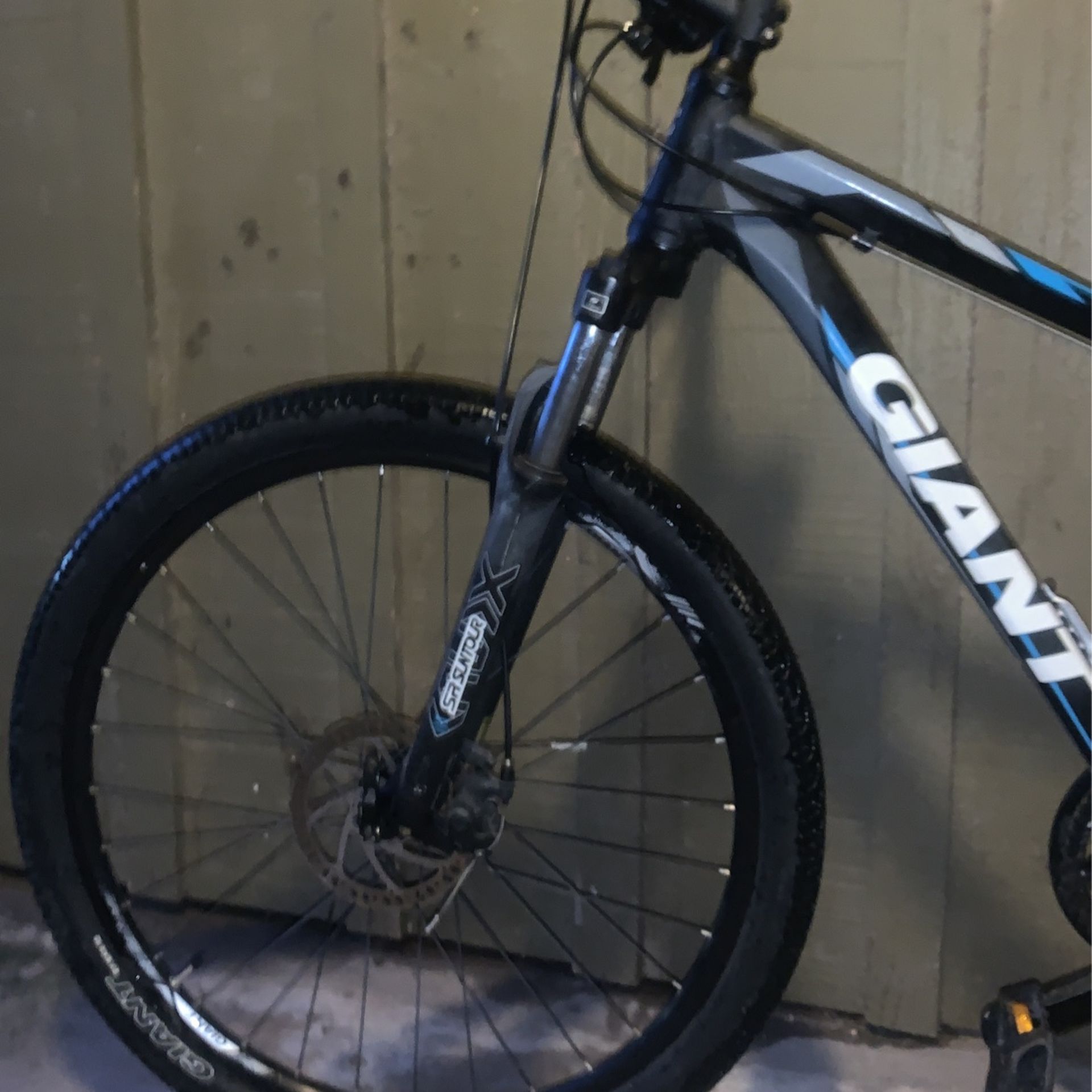 giant atx 27.5 aluxx technology mountain bike for Sale in Houston
