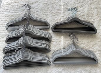 64 Kid Velvet Hangers (Gray)