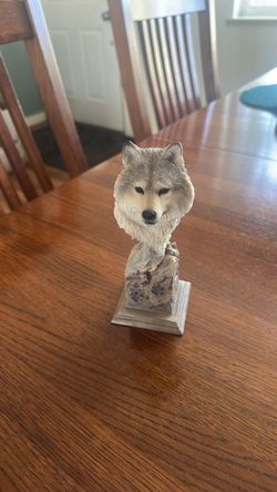 Scout wolf figurine