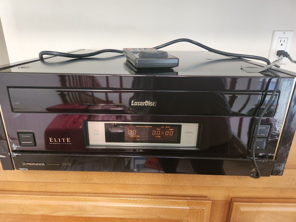 pioneer ld-s2 vintage laserdisc player (Needs to Be Fixed)