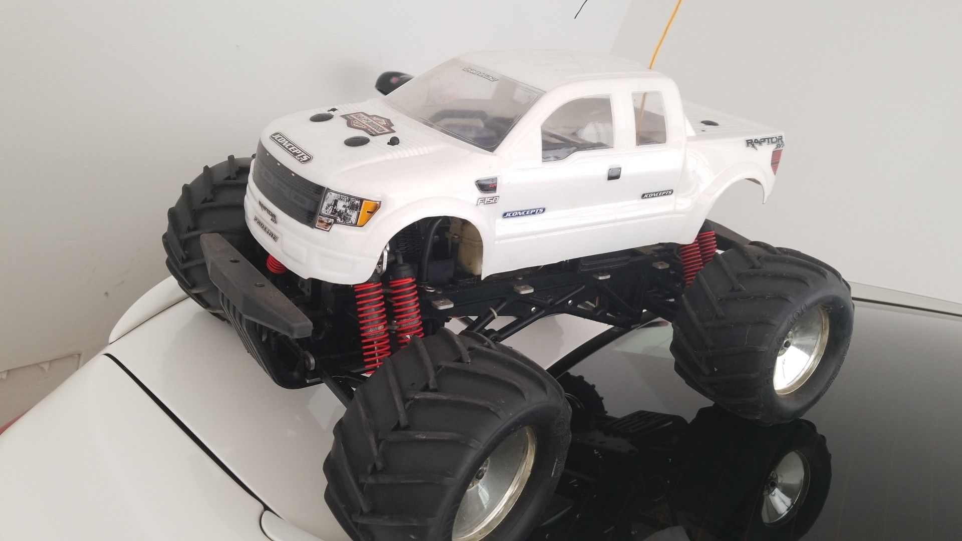 Kyosho Giga Crusher Gas RC truck