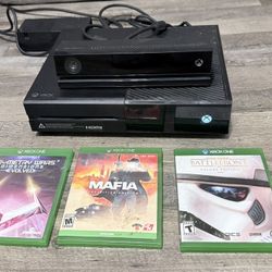 Consola De Juegos Xbox One Modelo 1540 Su Cargador Original CD Xbox One Y Sensor Todo Por $90