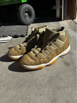 Jordan 11s size 12 woman’s 10.5 men’s