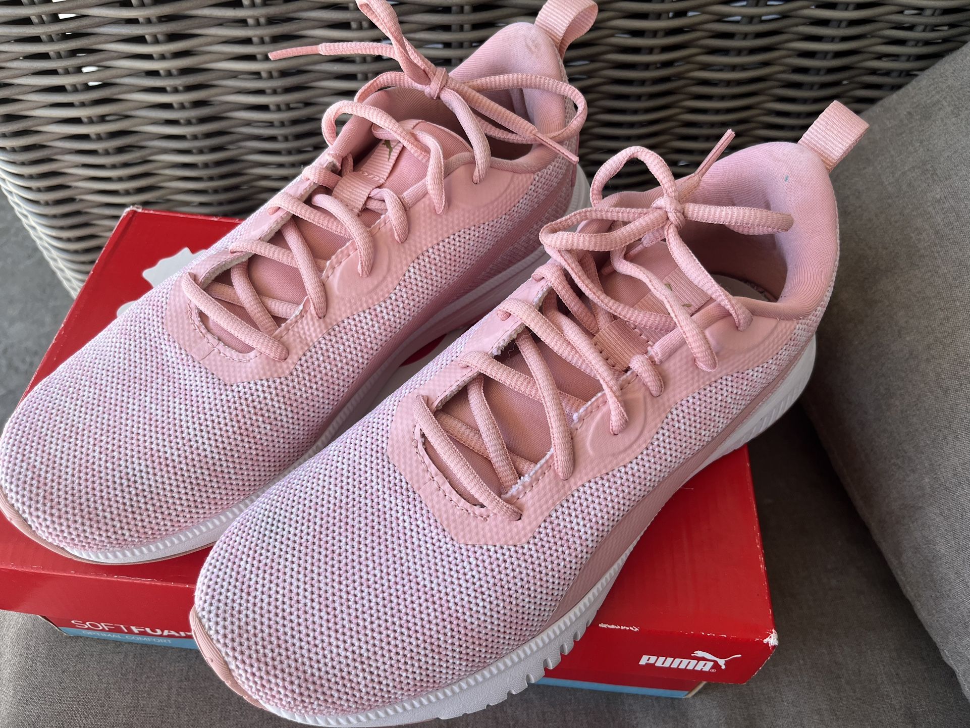 Size 7 Soft Foam Pumas