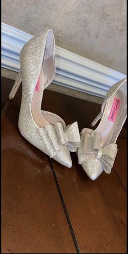 Betsey Johnson Glitter Bow Pumps