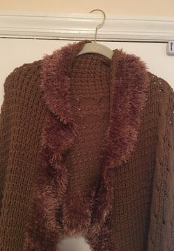 Tannish brown shawl with fringe & pockets.