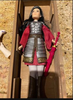 Disney Mulan Doll with Display Case 