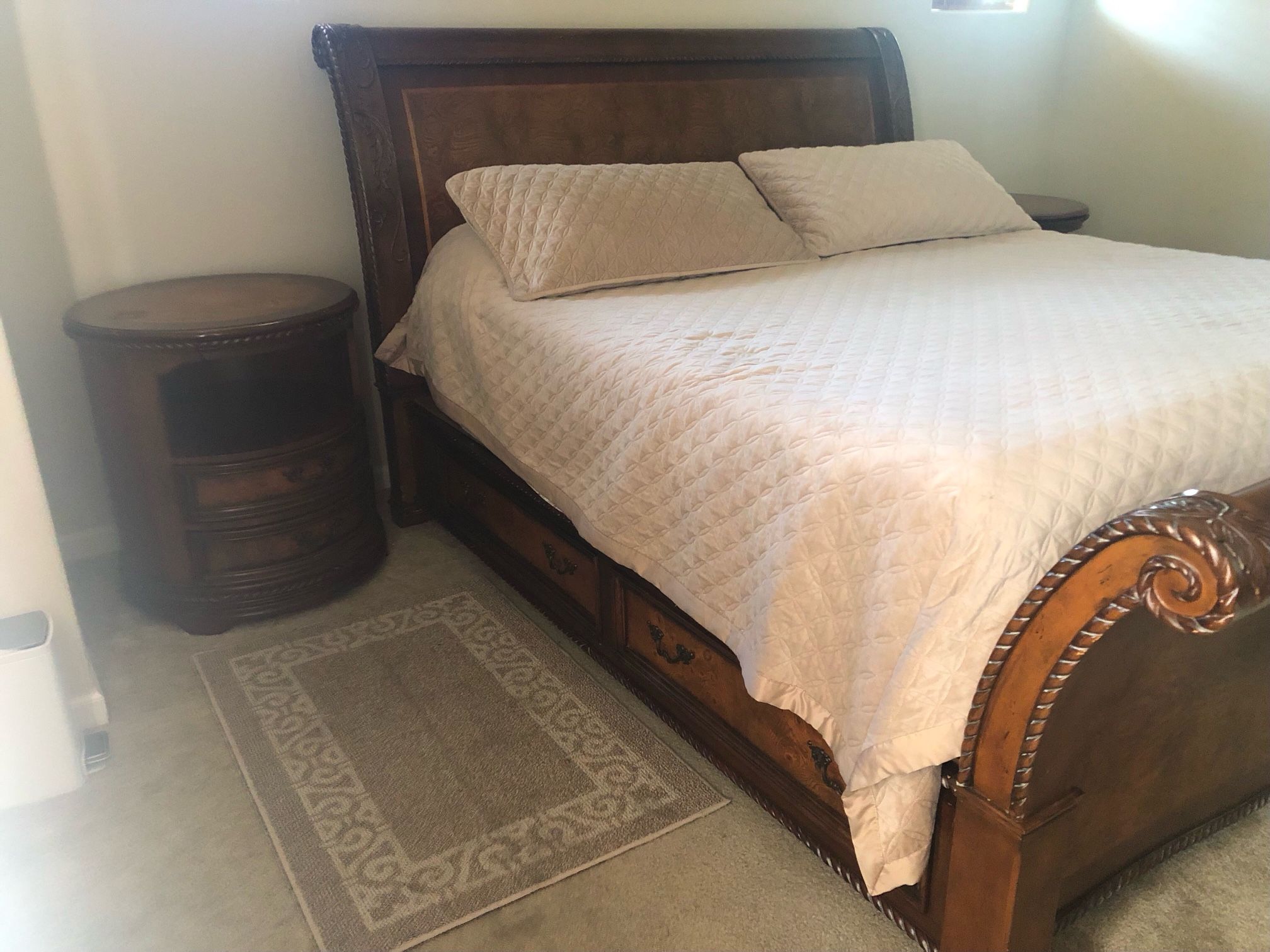 Wood Ashley Furniture Bed w/2 Nightstands.